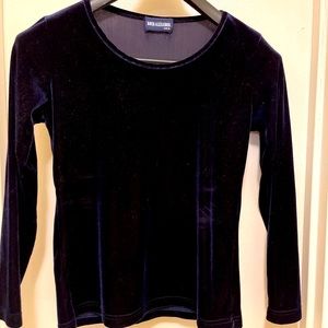 Women’s top. David Alexander brand.